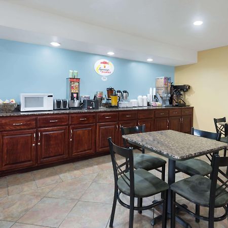 Super 8 By Wyndham Morgantown Hotel Екстериор снимка