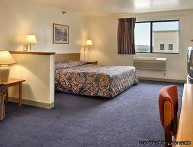 Super 8 By Wyndham Morgantown Hotel Стая снимка