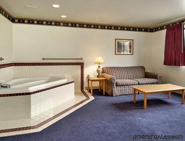 Super 8 By Wyndham Morgantown Hotel Стая снимка